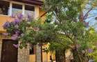 Corbeanca **Vila cu teren de 1.029 mp, gradina matura ?i terase Com 0