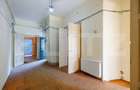 Cladire istorica, 169,4 mp-5 camere, etaj 1,  1593Euro/ mp ,  zona Sinaia