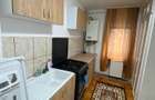 Ofer spre inchiriere apartament 2 camere, semidecomandat, zona Zamca, utilat, centrala termica, termopane, etaj 1. Pret 300 euro + o garantie. - 1