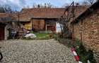 Casa saseasca de renovat, Bunesti Brasov