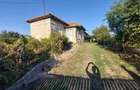 vand casa si 2 hectare teren in curte