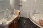 Vilă cu suprafață de 320 mp, teren 500 mp și garaj + 2 locuri de parcare