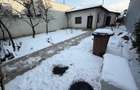 Vanzare casa 3 camere, 2 bai, curte 300 mp, Parc Bazilescu, renovata integral - 1