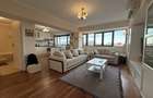 Apartament tip penthouse in piata romana - 1