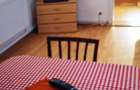 Casa singur in curte