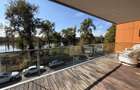 Apartament impresionant cu vedere catre lac, piscina comuna, mobilier modern