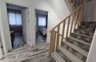 Vila cu 6 camere(living,4 dormitoare,mansarda amenajata),la calcan,1 min ratb
