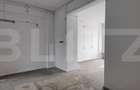 Spatiu comercial, 70 mp, zona Micro 3 - 3