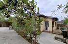 Casa renovata, 3 camere, teren 2.252 mp, anexe, acces din doua strazi