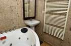 Casa 3 camere, centrul vechi, curte comuna,statie bus la 2 min, centrala - 2