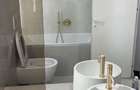 Proprietar imchiriez apartam 2 cam , cortina north , parcare inclusa 750 euro - 2