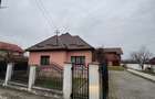 Casă cochetă în Lăpușel, zonă liniștită – 70 mp, teren 4,5 ari.