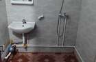 Inchiriez apartamente la casa.toate utilitatile,curte,centrala gaz. - 3