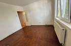 Bacau, apartament cu 3 camere, etaj 2/4, cu centrala, semicentral