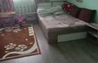 Vand 2 case in aceeasi curte