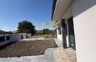 -Casa individuală -4 camere -2 băi -