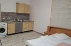 Vand 3 studiouri, 4 camere cu bai proprii ?i bucatarie comuna, toate situate in aceea?i cladire - 1