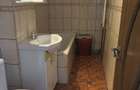 Inchiriez apartament cu 2 camere zona centrala (Finante )etaj 1