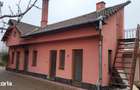 Vand urgent, imobil cu 3 case si 2 anexe: Casa1:P+E+M; Casa2:P+M; C3:P - 15