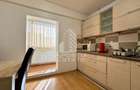 Apartament de vanzare cu 3 camere, decomandat, zona Soarelui