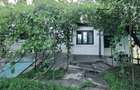 Vand casa la tara, cu baie si bucatarie, gradina si curte, sat Lacu/Feketelak - 1