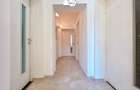 Inchiriez apartament 3 camere, Ultracentral, B-dul. Revolutiei, et.1 - 9