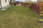 de inchiriat apartament 2 camere cu gradina(curte) aproximativ 300mp.