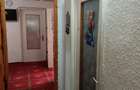 Vand apartament 3 camere decomandat. Etaj 3 din 4. Zona luminoasa ?i diminea?a ?i seara. De vazut!