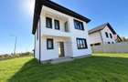Vila individuala / 4 Camere / 2 Bai / 320 mp teren / Zona linistita