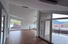 Spatiu comercial de inchiriat | Casa P+1 | 3 garaje | Curte 560 mp | B