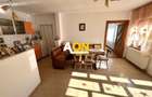 Casa de vanzare pretabila 2 familii, garaj, livada, comuna Pianu