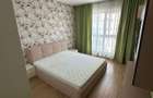 Inchiriez apartament 50 mp cu balcon mare.