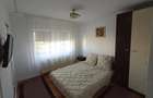 Inchiriez apartament cu doua camere decomandate etaj 3 in micro 17