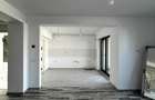 inchiriez casa tip duplex cu locuri de parcare si curte