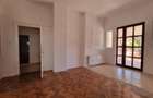 Casa in zona centrala parter si subsol cu acces auto