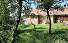 Teren cu utilitati si casa veche in Rediu