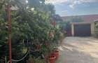 Vand casa situata central , str.L.Rebreanu , langa parcul din strand