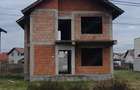 Vand casa la ro?u Proiect P+M 167mp,teren 504 mp
