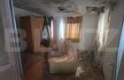 Casa cu acoperisul ars cu teren intravilan, 764 mp, zona Razvad - 12