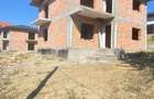 Casă cu 4 camere în Valea Adâncă