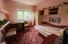 Se cauta 1 fata sau 2 fete pentru un apartament cu 4 camere 86 mp