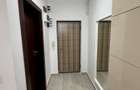 Vand apartament cu 3 camere complet mobilat si utilat.