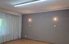 Ofer spre inchiriere apart.3 camere Decebal