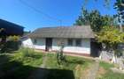 Casa + Anexe + 1.927 mp la drum principal - 3