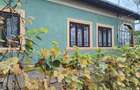 Casa cu teren -  central Segarcea