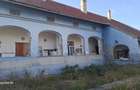 Casă 4 camere cu arhitectură istorică și farmec aparte in Nadlac