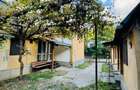 Casa de vanzare si anexa, teren 2287 mp