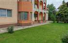 Vila 14+ camere 970mp, teren 1045mp, pt ninim 2 familii, mobilatautila - 20