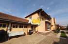 Casa P+1, 912 mp teren, 5 camere, strada asfaltata, zona Lipoveni
