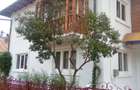 Casă cu 6 camere în Rucăr - 1